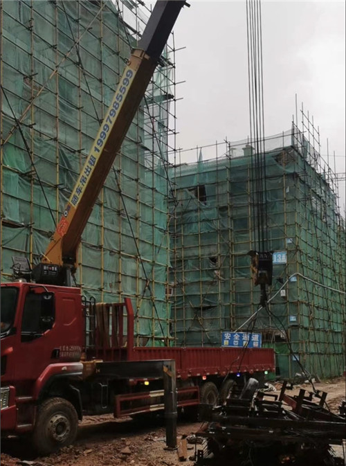 华容区“慢工细活”—— 吊车的 “微动控制” 技术